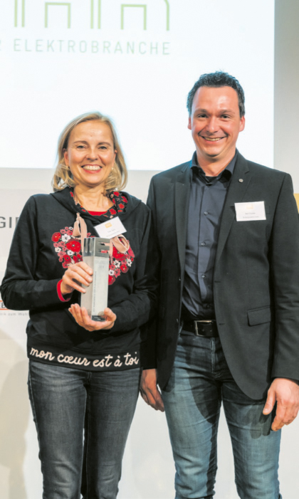 Elke Taxis (links) und Geschäftsführer Ralf Fischer freuen sich über den Preis für TK-Energietechnik. Foto: TK-Energietechnik